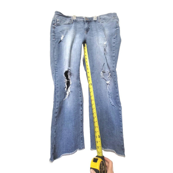 Torrid Boyfriend Distressed Jeans Womens Size 18 Light Wash Raw Hem Destroyed - Picture 4 of 10